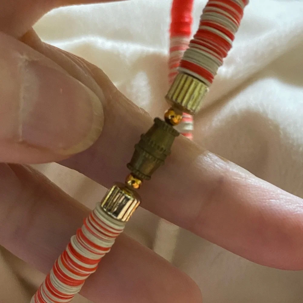 Elegant bright red , pinks ,  and Cream Beaded Necklace - Picture 4 of 4